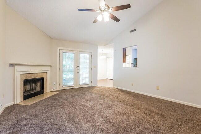 Building Photo - 409 Laurens Way