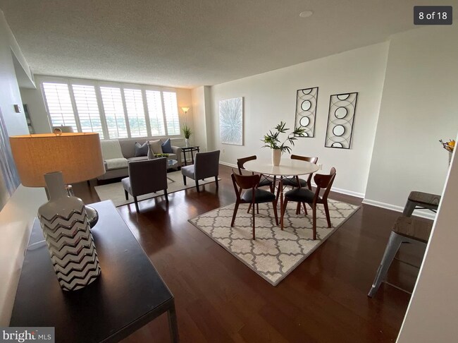 Foto del edificio - 10101 Grosvenor Plz