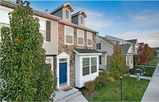 Building Photo - Beautiful Townhome in Prime Provo Location