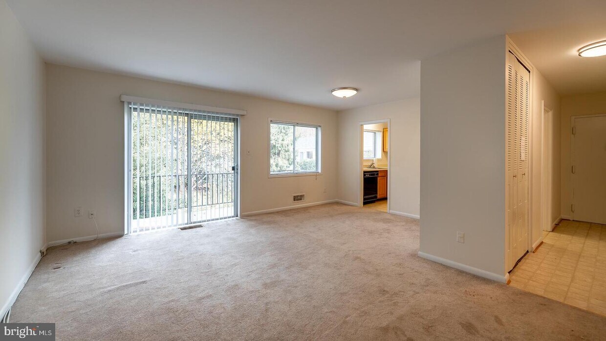 Foto principal - 10612 Montrose Ave