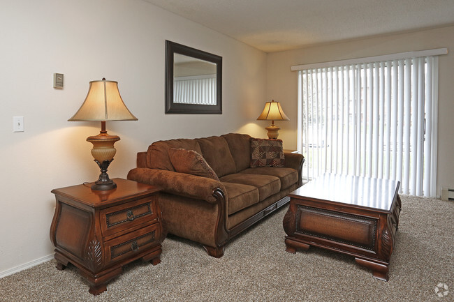 Interior Photo - PEARLWOOD ESTATES