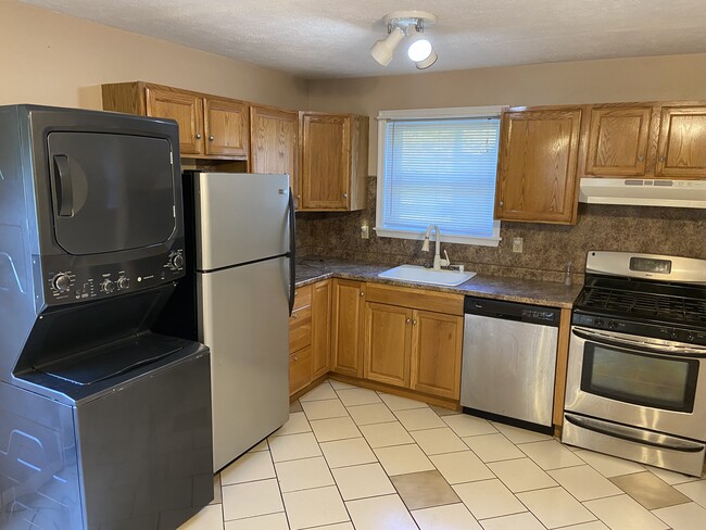 Kitchen - 506 Martingale Dr