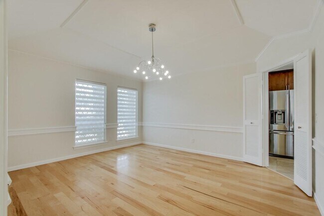 Foto del edificio - 15111 Canyon Crest