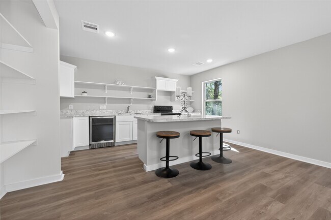 Foto del edificio - 154 Lakeview Dr