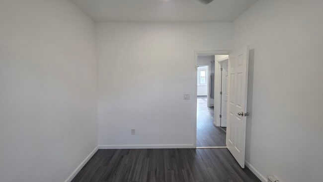Building Photo - 176 Bartholdi Ave