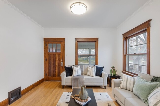 Foto del edificio - MOVE-IN READY!!!!