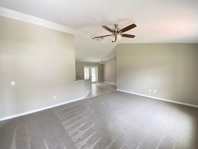 Foto del edificio - Limited Time Rent Reduction and NO applica...