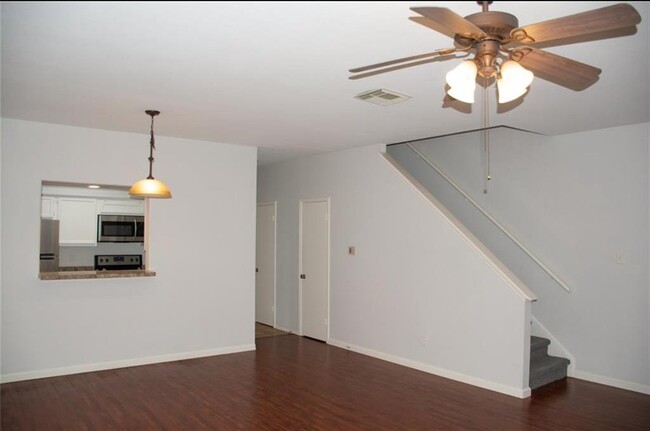 Building Photo - 17577 Red Oak Dr