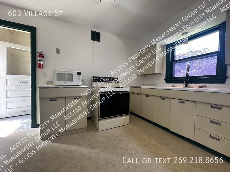 Primary Photo - Large 2 bedroom apartment downtown Kalamazoo!