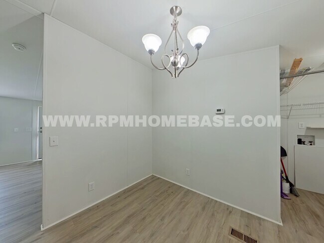 Foto del edificio - 3079 Cosson Cir