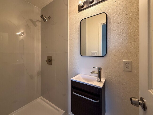 Foto del edificio - 4235 Dacca Dr