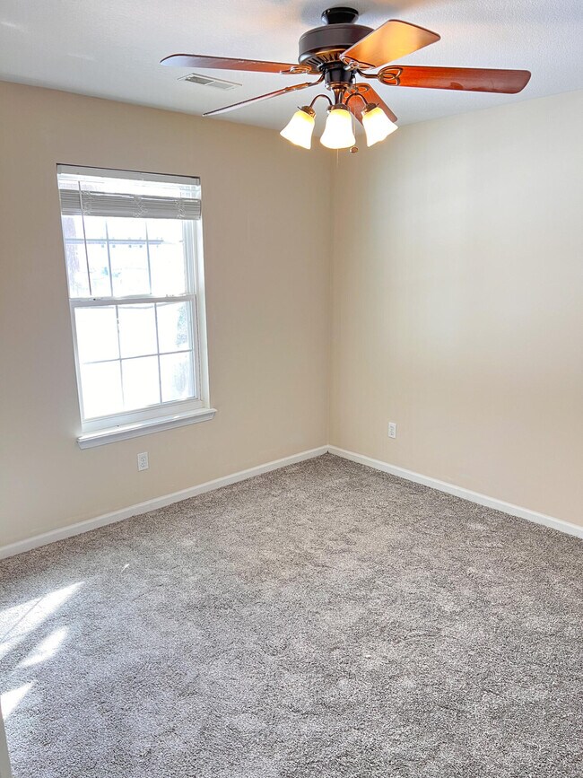 Foto del edificio - 1234 Evergreen Cir