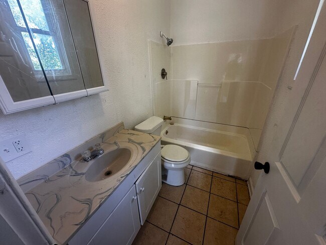 Foto del edificio - 1413 Ridenbaugh St