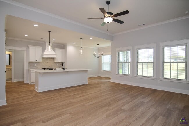 Building Photo - 212 Willowbrook Ln