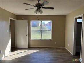 Building Photo - 3606 Lakecrest Dr