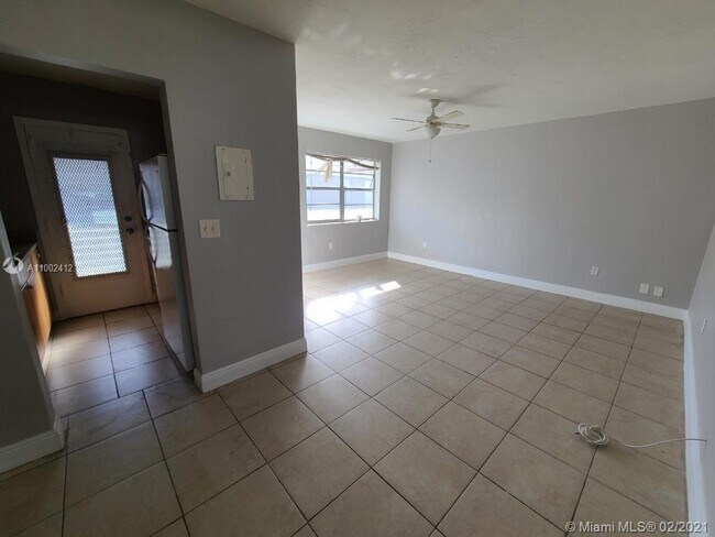 Foto del edificio - 2151 NE 168th St