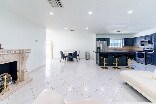 Building Photo - 2011 N 43rd Ave