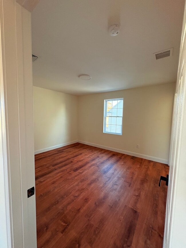 Building Photo - 15 Loreto St