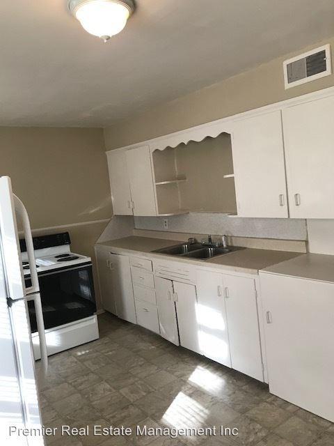 Building Photo - 303 NE 3rd St