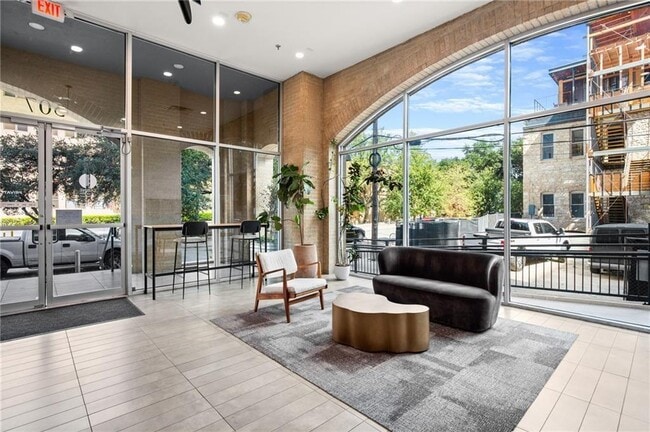 Building Photo - 507 Sabine St