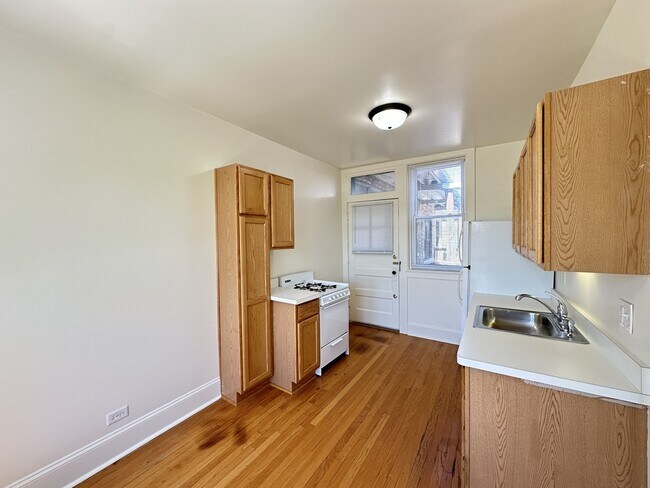 Foto del edificio - 2856 W Cullom Ave