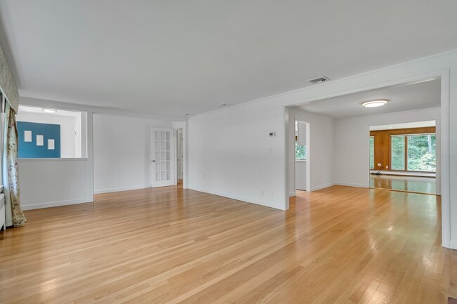 Building Photo - 39 Winthrop Rd