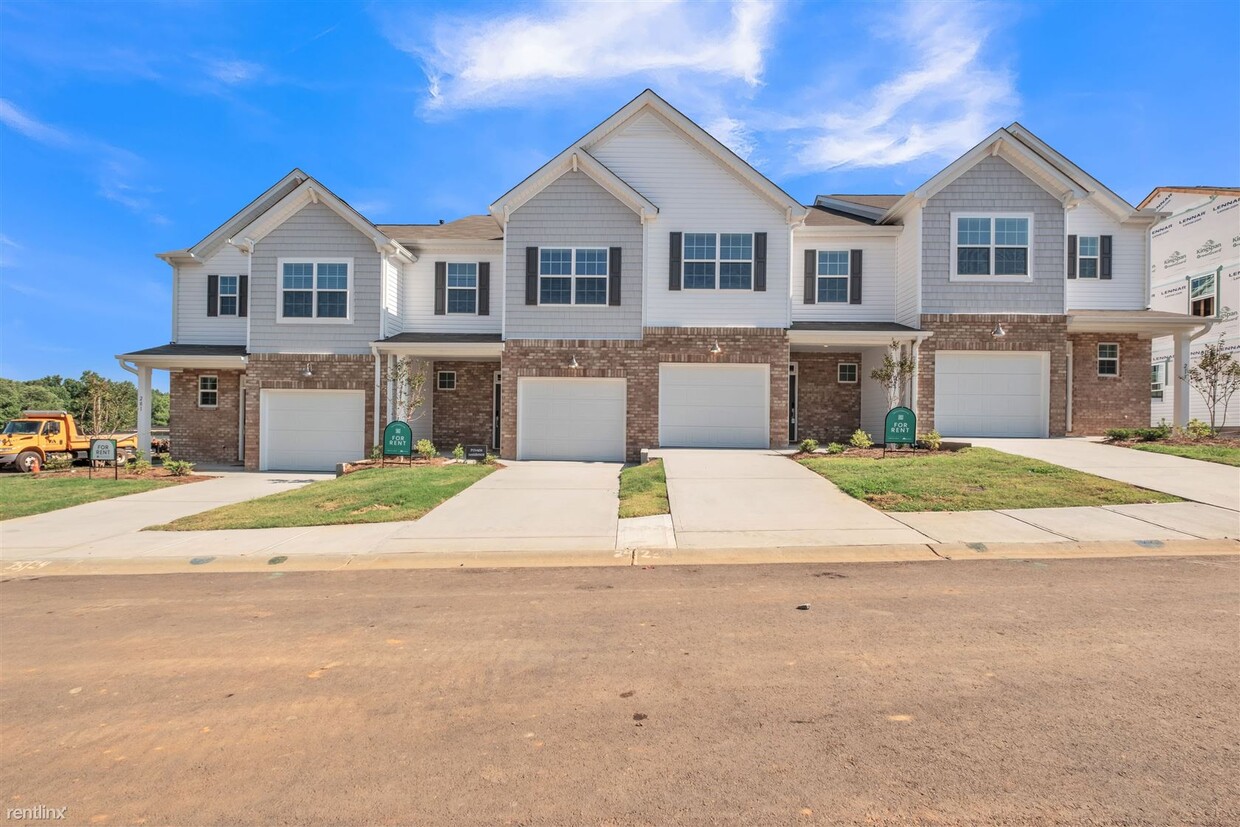 Primary Photo - 3 br, 2.5 bath Townhome - 224 Red Tail Way