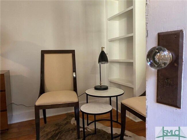 Foto del edificio - 112 E Harris St