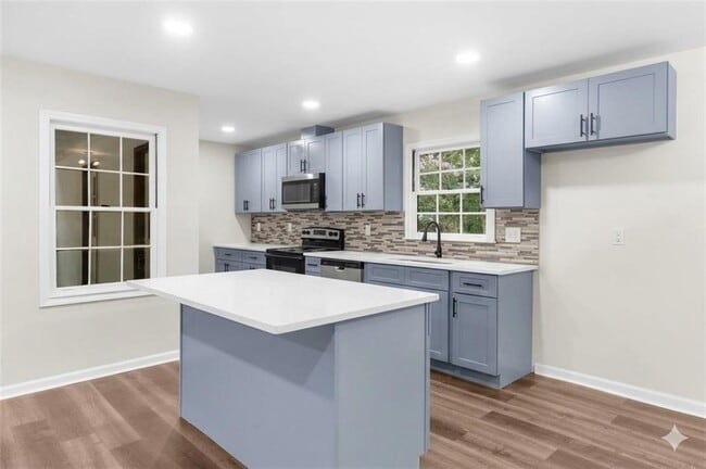 Building Photo - 3022 Hillwood Dr NW