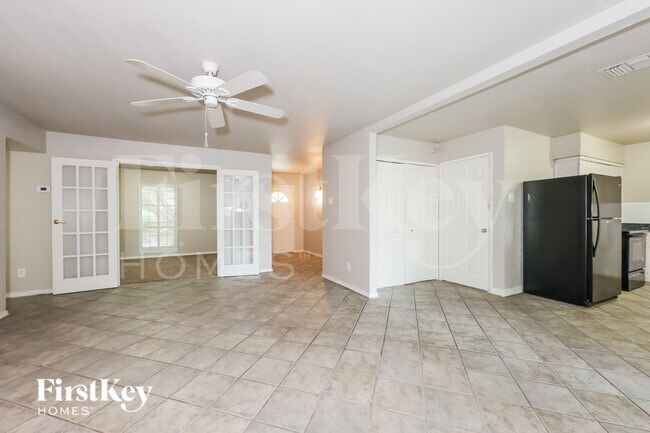 Foto del edificio - 5321 Saddleback Rd