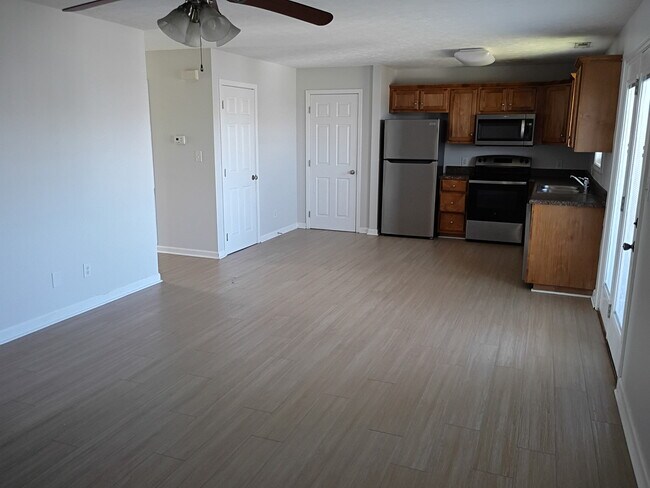 Foto del edificio - 290 Creekwood Ave