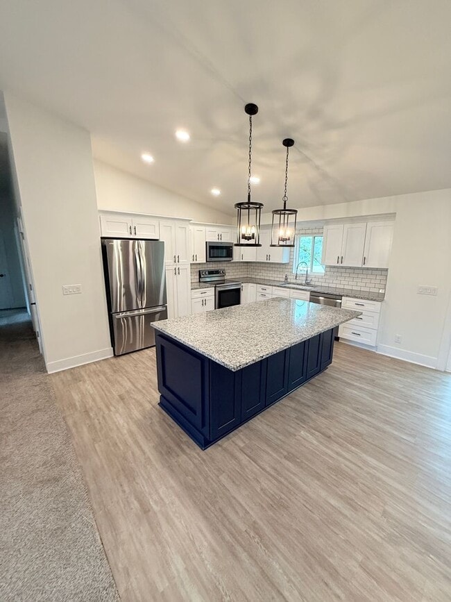 Building Photo - Modern 3 Bedroom with Finished Walkout!!