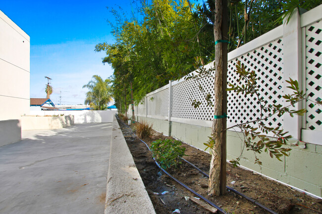 Foto del edificio - 14934 Burbank Blvd