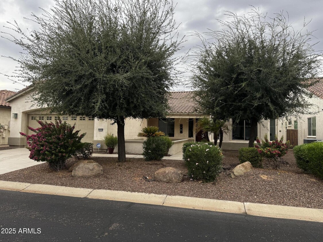 Foto principal - 2572 N 165th Dr