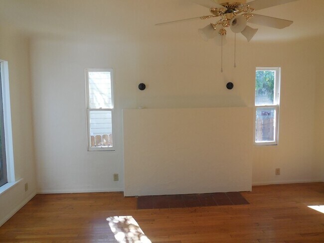 Building Photo - *WINTER SPECIAL - MOVE IN BY 12/31/2025 AND RECEIVE A 55'' FLAT SCREEN TV* CHARMING 2 BED 1.5 BAT...