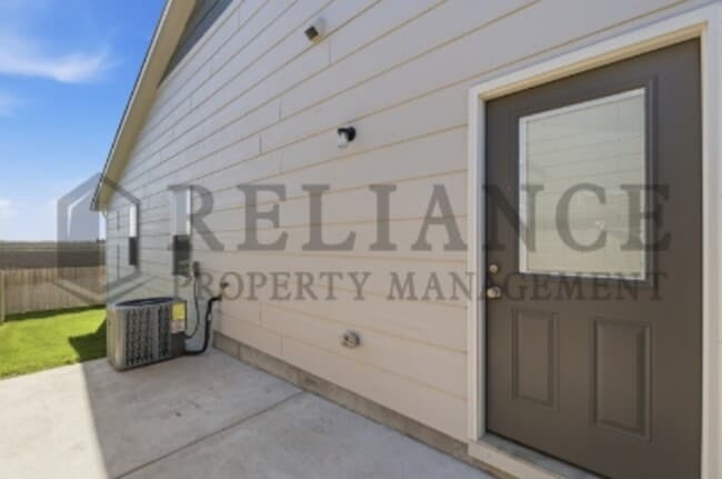 Building Photo - 2414 S Wheatland St