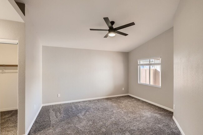 Foto del edificio - 7366 W Greer Avenue
