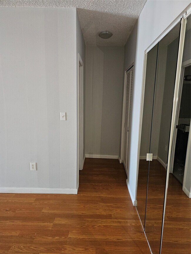 Foto del edificio - 500 Bayview Dr