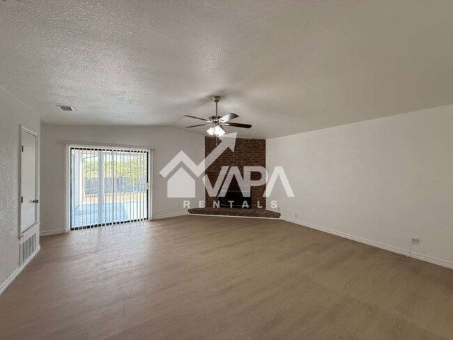 Foto del edificio - 8307 Maple Ridge Dr