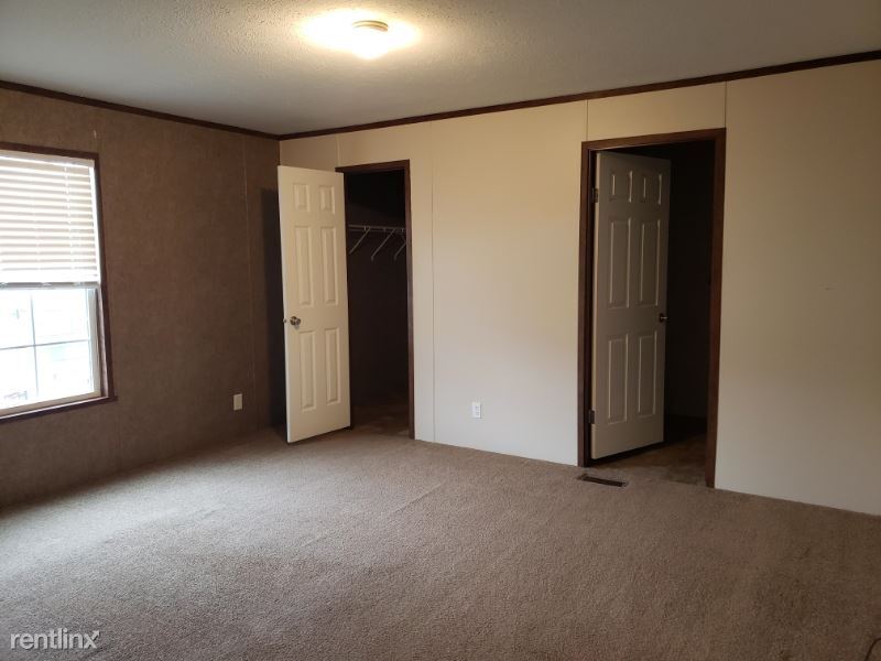 Building Photo - 2700 Eaton Rapids Rd
