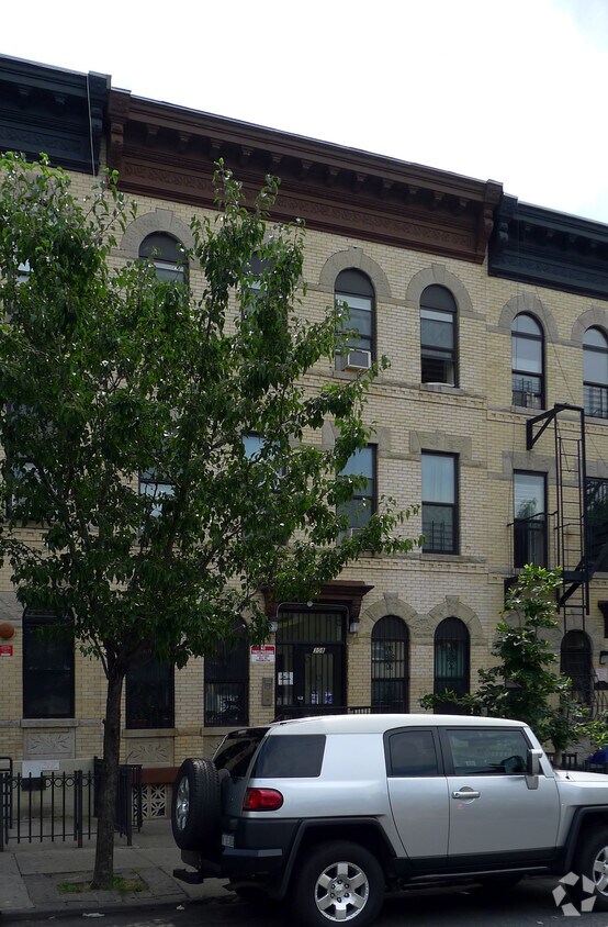 Building Photo - 308 Grove St