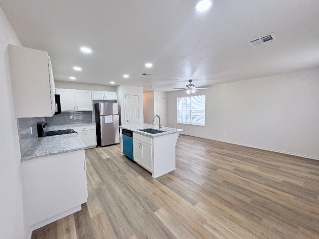 Building Photo - 955 Hamilton Falls