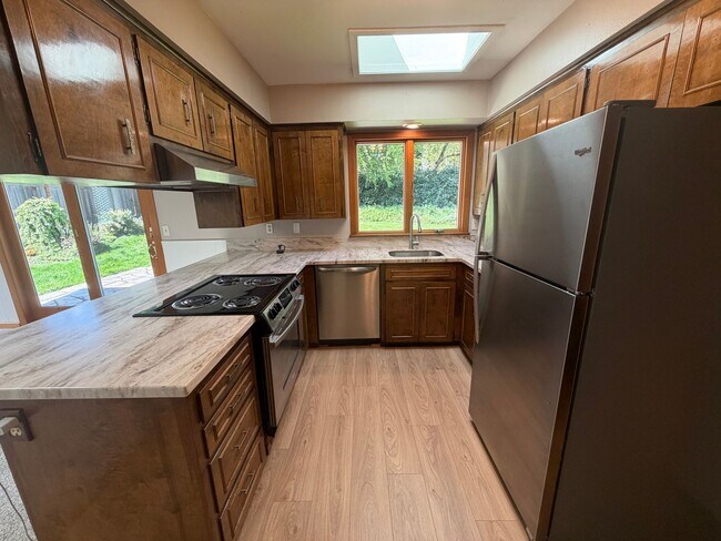 Foto del edificio - Peaceful 3 Bedroom Single-Level Home on Spacious Corner Lot Near Fir Grove Park