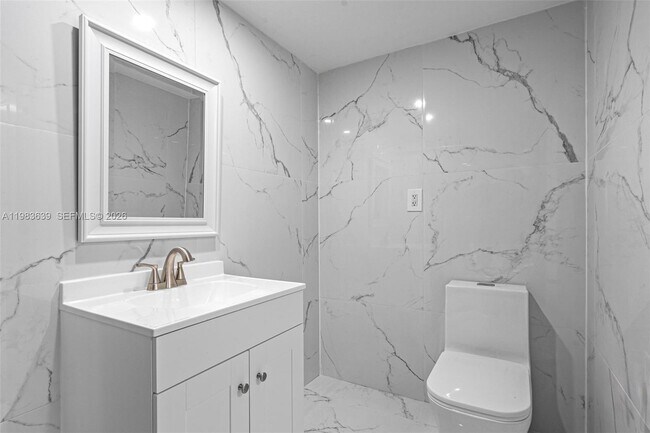 Foto del edificio - 2750 NE 183rd St