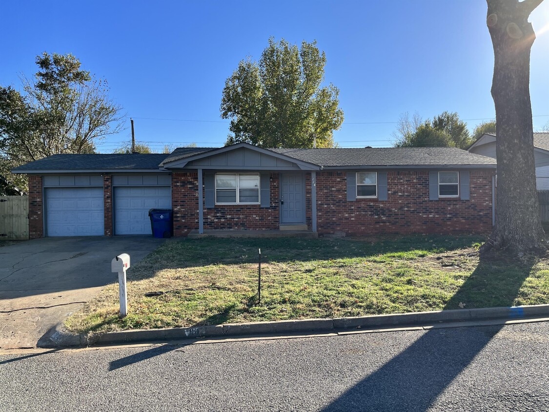 114 Skyline Dr, Chickasha, OK 73018 House Rental in Chickasha, OK