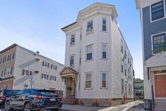 Building Photo - 703 E 2nd St