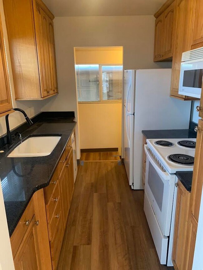 Foto del edificio - HALF OFF SECOND MONTH'S RENT WITH SIGNED L...