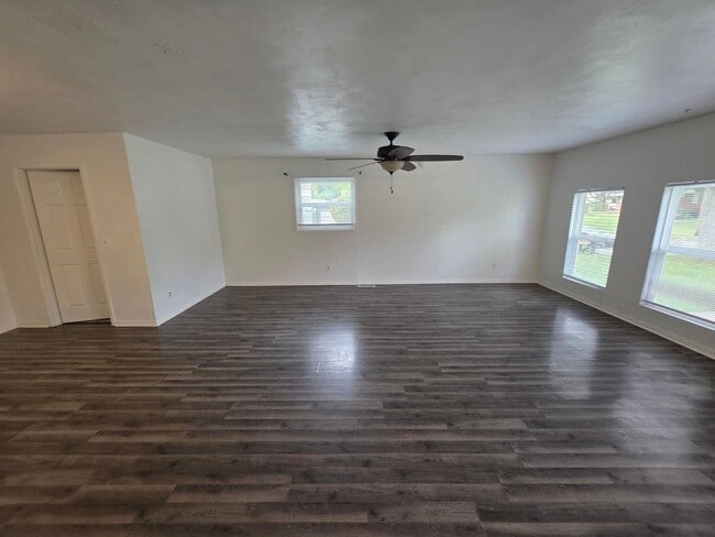 Building Photo - 4 BR Home in WL School District