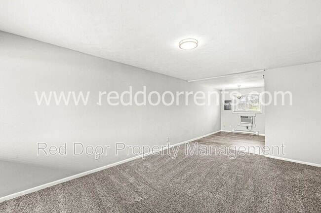 Building Photo - 10301 Medallion Dr