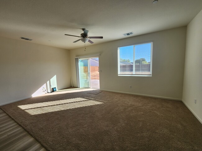 Foto del edificio - 5605 Sunhaven St